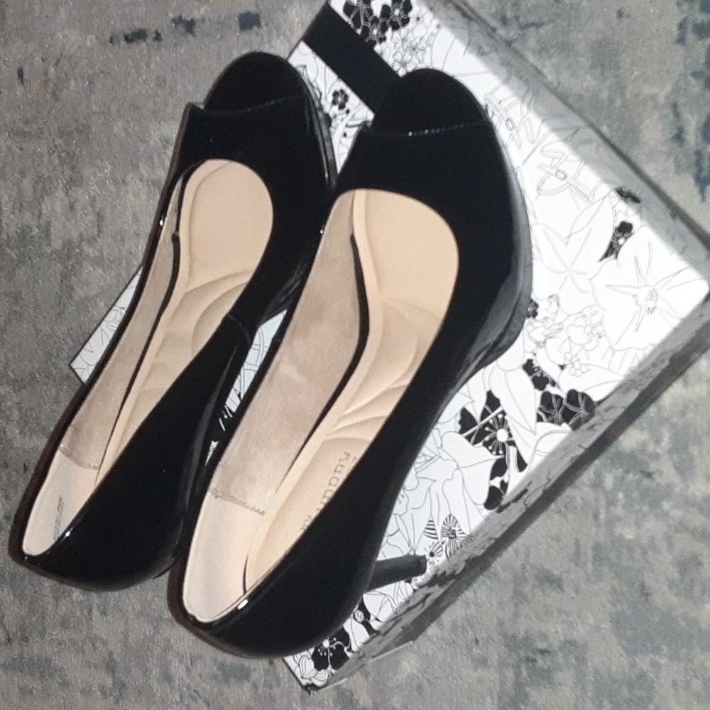 New CL Patent Leather "mild" pumps